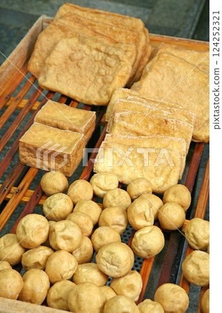 自製炸豆腐、生豆腐、厚豆腐、炸豆腐、ganmodoki 124252321