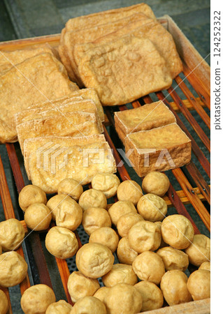 Homemade fried tofu, raw tofu, thick tofu, fried tofu, ganmodoki 124252322
