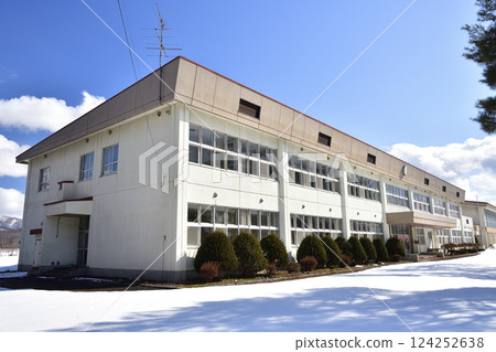 拍攝北海道熱田町初春停課的羽浦中學 124252638