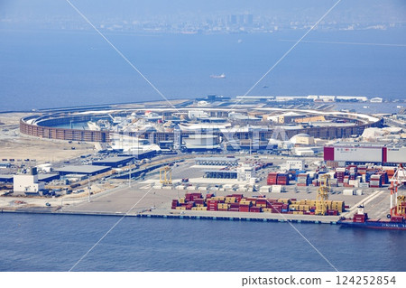 從大阪府咲洲宇宙塔俯瞰大阪關西世博會現場 從大阪府咲洲宇宙塔俯瞰大阪關西世博會現場 124252854