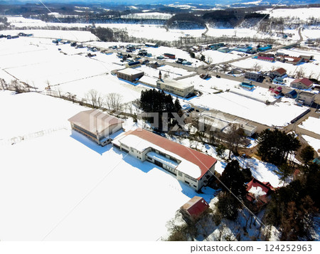 Aerial view of the closed Uzura Junior High School in Atsuta-cho, Hokkaido in early spring 124252963