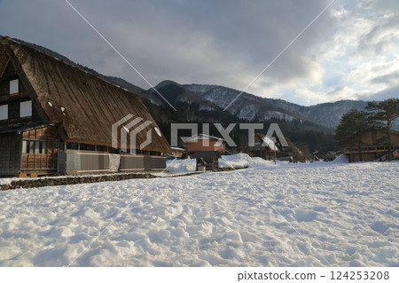 Shirakawa-go Ogimachi Gassho-style Village, where you can feel the original scenery of Japan Shirakawa-go Ogimachi Gassho-style Village, where you can feel the original scenery of Japan 124253208