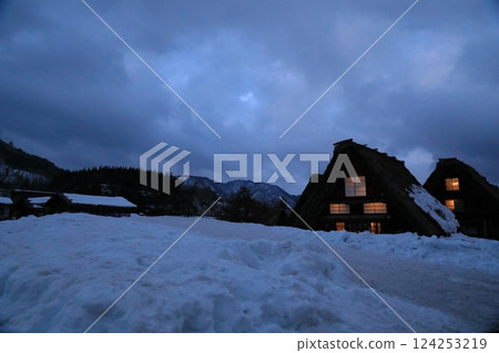 Beautiful evening view of the World Heritage site of Shirakawa-go Ogimachi Gassho-style Village Beautiful evening view of the World Heritage site of Shirakawa-go Ogimachi Gassho-style Village 124253219
