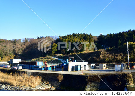 從 JR 東海禦殿場線岩沼站至足柄站的列車車窗所看到的風景（2022 年 12 月） 124253647
