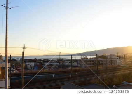 從 JR 東海禦殿場線松田站至神津站的車窗所看到的風景(2022 年 12 月) 從 JR 東海禦殿場線松田站至神津站的車窗所看到的風景(2022 年 12 月) 124253876