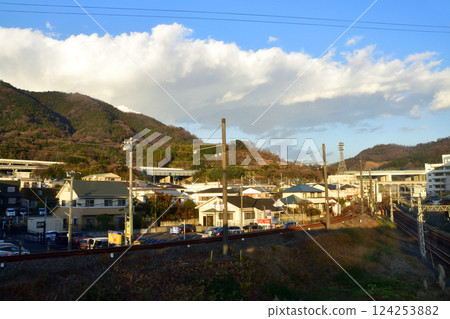 從 JR 東海禦殿場線松田站至神津站的車窗所看到的風景（2022 年 12 月） 124253882