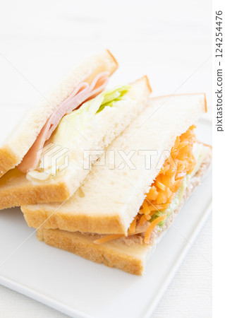 Delicious mixed sandwich, ham and lettuce sandwich, tuna and vegetable sandwich 124254476