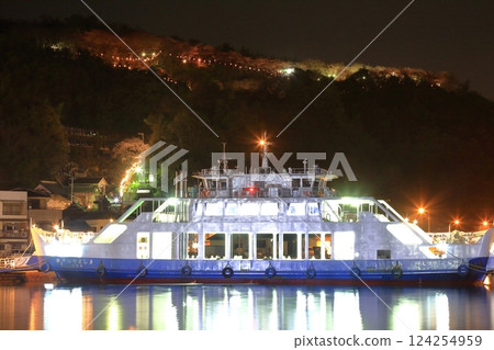 Akitsu Port (Higashihiroshima City) at night and cherry blossoms at Shofukujiyama Park 124254959