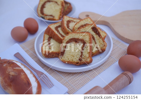 Delicious Marble Cake with a Cup of Black Coffee 124255154