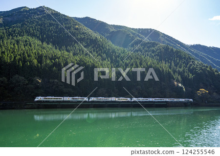 A limited express train on the Takayama Main Line running alongside Shimohara Dam on the Hida River 124255546