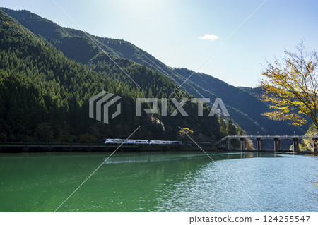 A limited express train on the Takayama Main Line running alongside Shimohara Dam on the Hida River 124255547