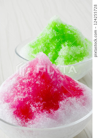 shaved ice in a glass bowl 124255728