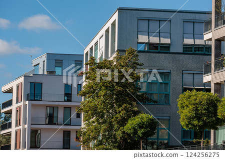 the city of Hamburg at the alster river in germany the city of Hamburg at the alster river in germany 124256275