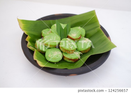 Pandan flavored cake with beautiful green leaves 124256657