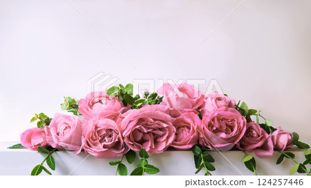 Bouquet of red roses on the table Bouquet of red roses on the table 124257446
