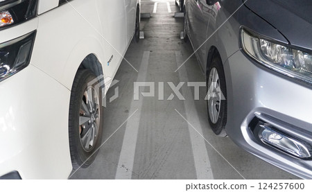 停車場場景（汽車停成一排） 124257600