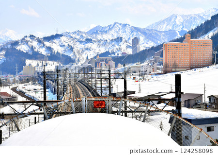 View of the area around Echigo Yuzawa Station (Yuzawa Town, Niigata Prefecture) [March 2025] 124258098