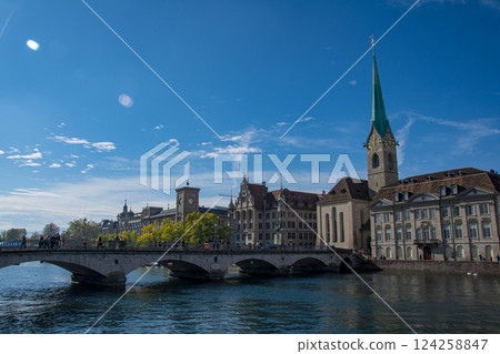 瑞士鄉村景色和清澈的水源 124258847