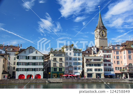 瑞士鄉村景色和清澈的水源 124258849