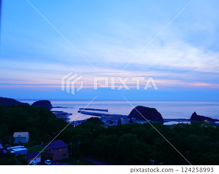 從夕飛台眺望宇登呂港的流冰 從夕飛台眺望宇登呂港的流冰 124258993