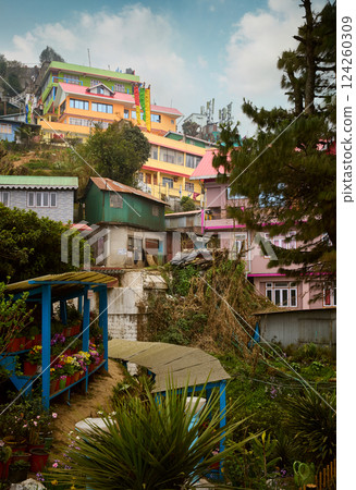 Houses on steep hill in Darjeeling city, India 124260309