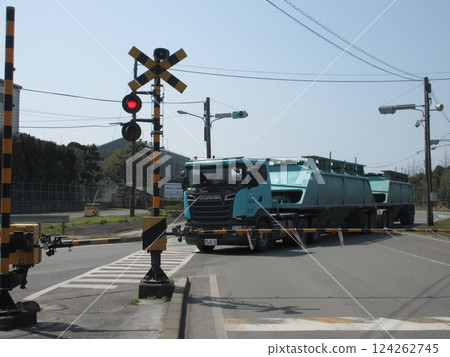 宇部新川宇部工業私路的鐵路道口 124262745