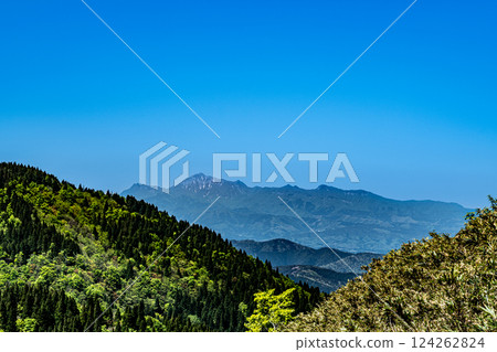 初夏的高清水路線:從瞭望台眺望大山 岡山縣苫田郡鏡野町2號 初夏的高清水路線:從瞭望台眺望大山 岡山縣苫田郡鏡野町2號 124262824
