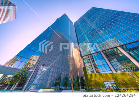 Tokyo cityscape in Japan: Minato Ward's Akifune Park opens next to Toranomon Hills Station Tower (Toranomon Hills Station) 124264284