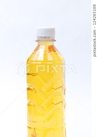 Drinking water, drinks, white background, brown, PET bottles, drinks, drinks, hydration, hydration, beverages Drinking water, drinks, white background, brown, PET bottles, drinks, drinks, hydration, hydration, beverages 124265109
