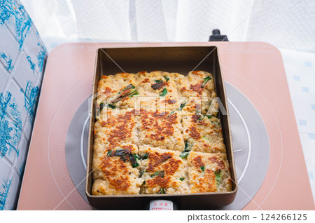 Making tofu meatballs using an egg cooker 124266125