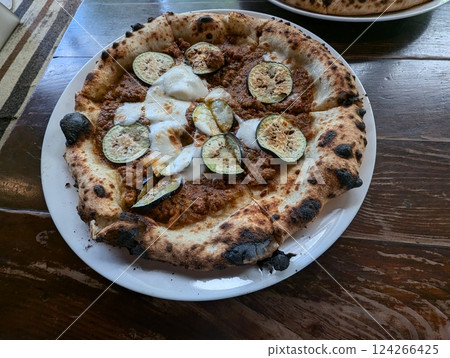 手工製作的披薩 124266425