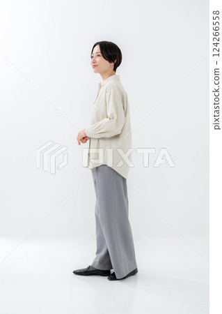 女人肖像全身 124266558