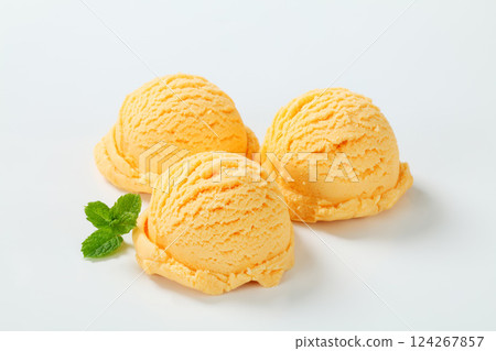 Apricot ice cream 124267857