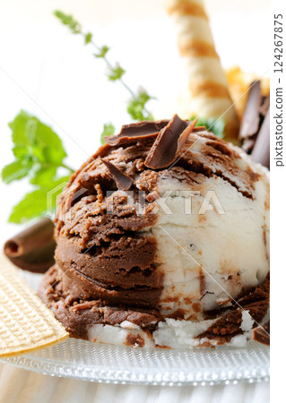Ice cream dessert Ice cream dessert 124267875