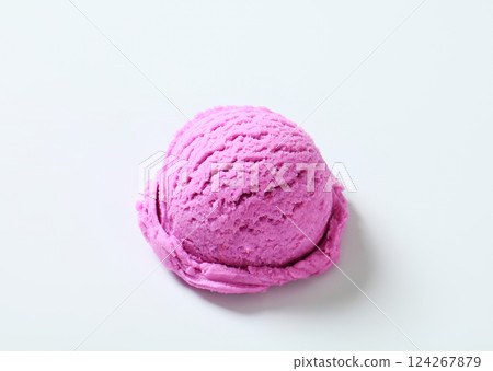Blueberry ice cream 124267879