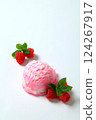 raspberry yogurt ice cream 124267917