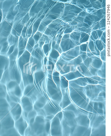 Water surface that reflects light 124267946