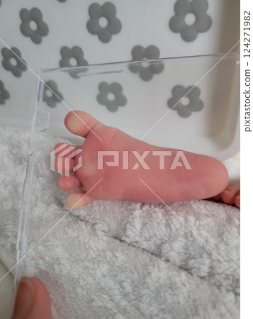 寶寶的腳 124271982