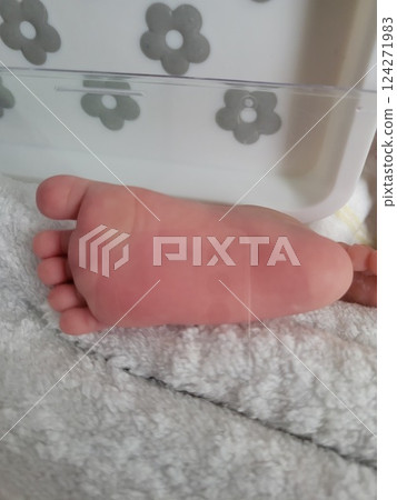 寶寶的腳 124271983