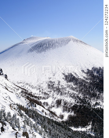 從黑房山脊線欣賞白雪皚皚的淺間山的壯麗景色(巧克力蛋糕) 從黑房山脊線欣賞白雪皚皚的淺間山的壯麗景色(巧克力蛋糕) 124272234