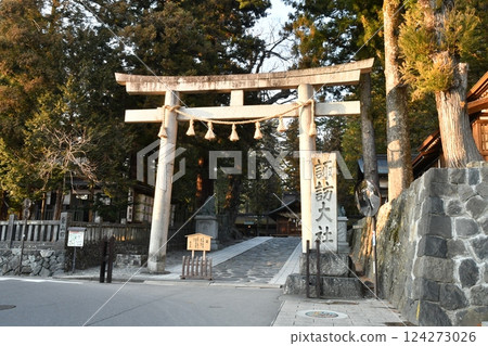 Suwa Taisha Shimosha Harumiya Torii Suwa Taisha Shimosha Harumiya Torii 124273026