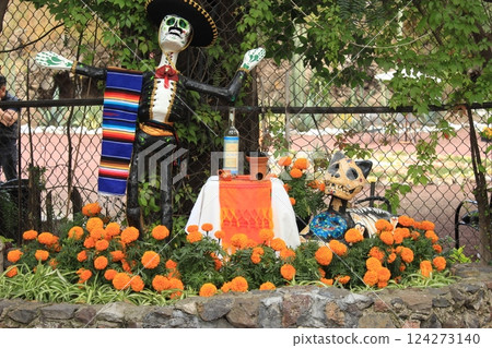墨西哥「亡靈節」墨西哥年度節慶:一場盡享「記得我」、玉米餅和金字塔世界的旅行 墨西哥「亡靈節」墨西哥年度節慶:一場盡享「記得我」、玉米餅和金字塔世界的旅行 124273140
