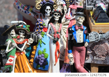 Mexico's "Day of the Dead" annual Mexican festival: A trip to enjoy the world of Remember Me and tacos and pyramids 124273176