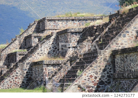 墨西哥「亡靈節」墨西哥年度節慶：一場盡享「記得我」、玉米餅和金字塔世界的旅行 124273177