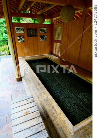 Soak in the hot spring water while gazing at the Ojika River... Kawaji Onsen Footbath Soak in the hot spring water while gazing at the Ojika River... Kawaji Onsen Footbath 124273688
