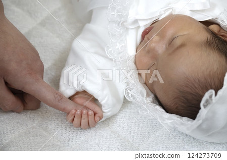 Newborn baby's hand holding mother's finger Newborn baby's hand holding mother's finger 124273709
