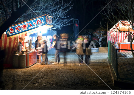 節日的夜店 124274166