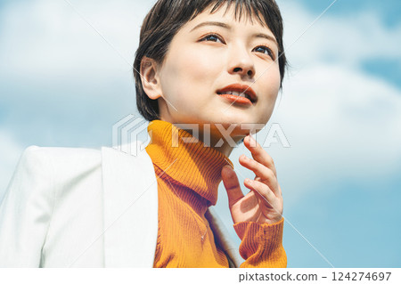 Blue sky portrait of a short-haired career woman 124274697