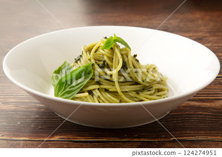 Spaghetti with Genovese sauce 124274951