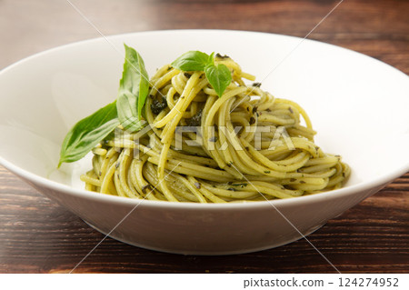 Spaghetti with Genovese sauce Spaghetti with Genovese sauce 124274952